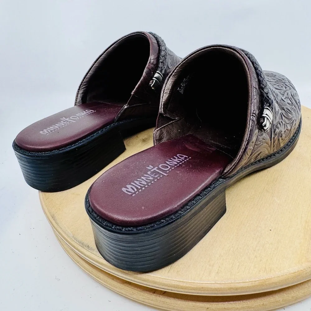 Minnetonka Tooled Leather Clogs Womens 7 Brown Western Mule Slip On Shoes 6042